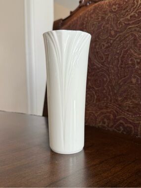 White Porcelain Decorative 7” Bud Vase - Minimalist Classic Style Gold Trim